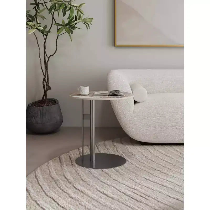 Table d'appoint noire avec plateau en pierre frittée